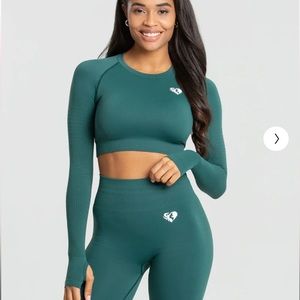 NWT GYM-SHARK LOOK ALIKE ARMY GREEN SEAMLESS WORKOUT TOP